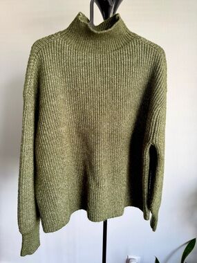 Ann Taylor | Olive Green Ribbed Mock Turtleneck Sweater | Size M